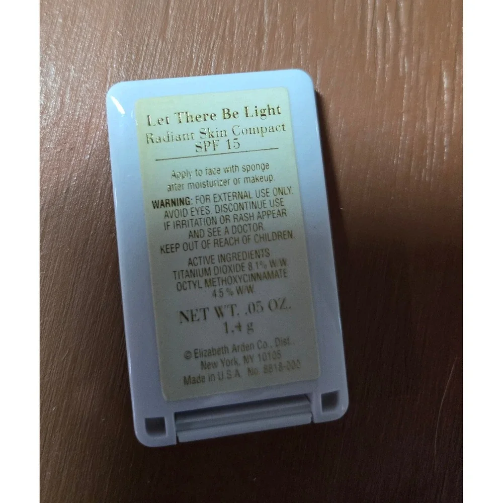 Elizabeth Arden Let There Be Light Radiant Skin Compact SPF 15 Mini .05oz 1.4g